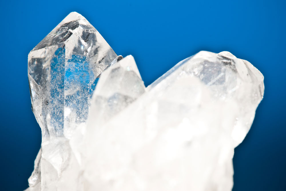 Kolloidista piihappoa saadaan vuorikristallista.